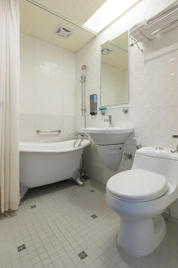 Just Enjoy Business Hotel Tainan Eksteriør billede