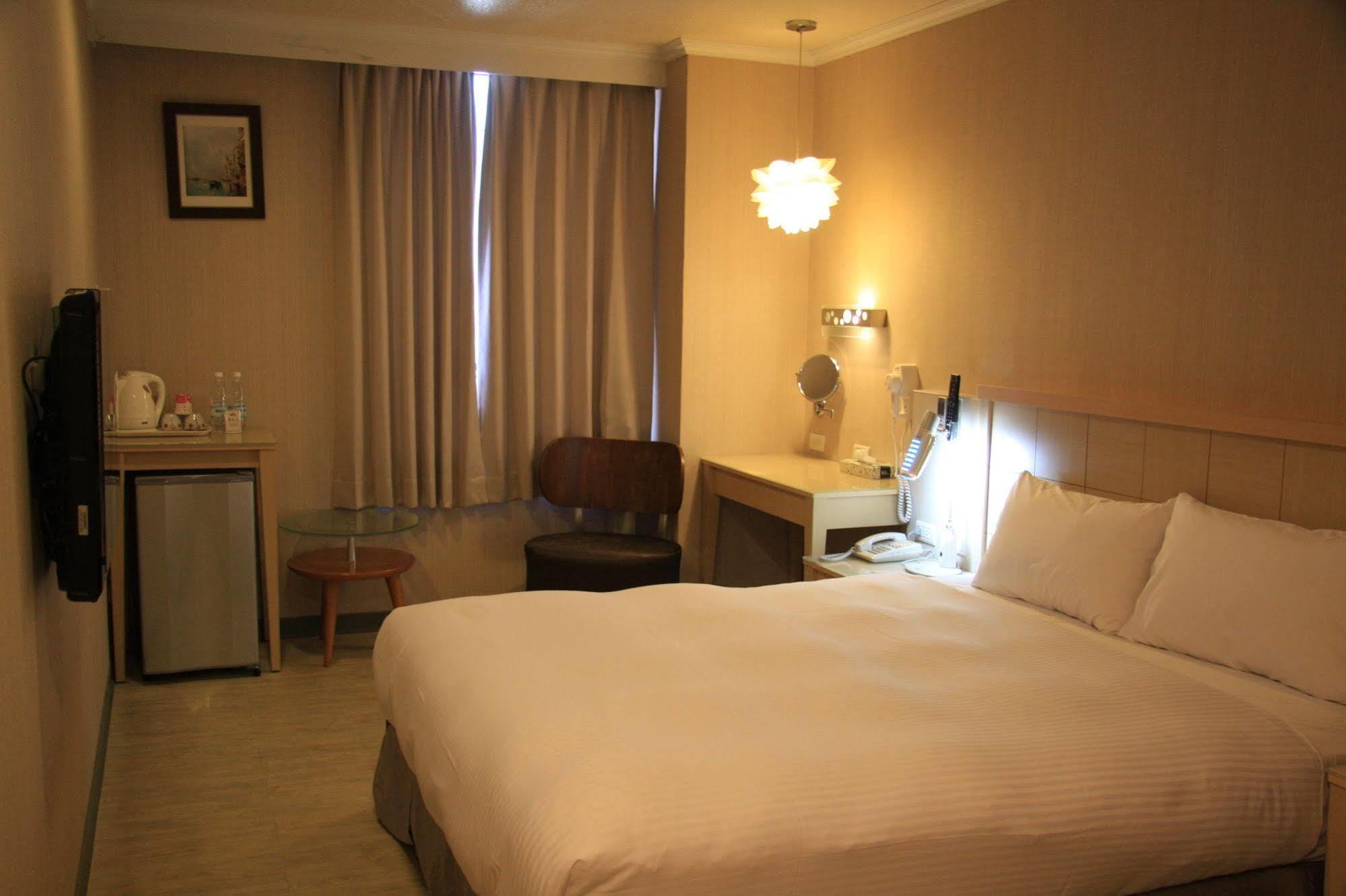 Just Enjoy Business Hotel Tainan Eksteriør billede