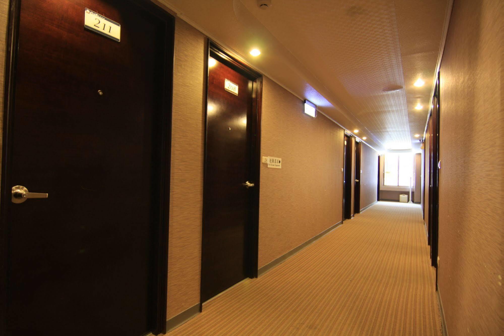 Just Enjoy Business Hotel Tainan Eksteriør billede